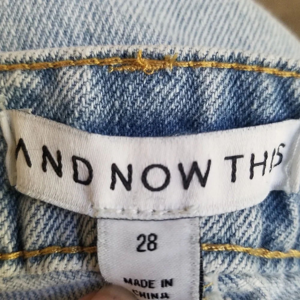 And Now This Women's Distressed Button Fly High Rise Straight Crop Jeans Size 28 - Picture 10 of 13